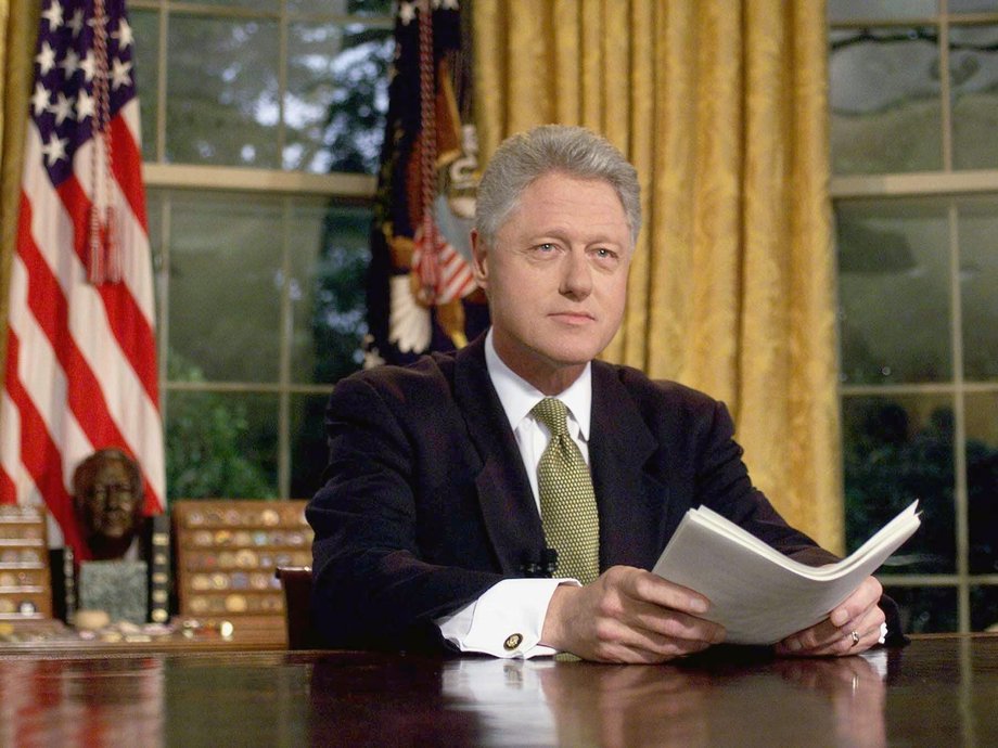 Bill Clinton miał najwyższe poparcie wśród prezydentów w chwili odejścia, mimo że został poddany procedurze impeachmentu w Izbie Reprezentantów.
