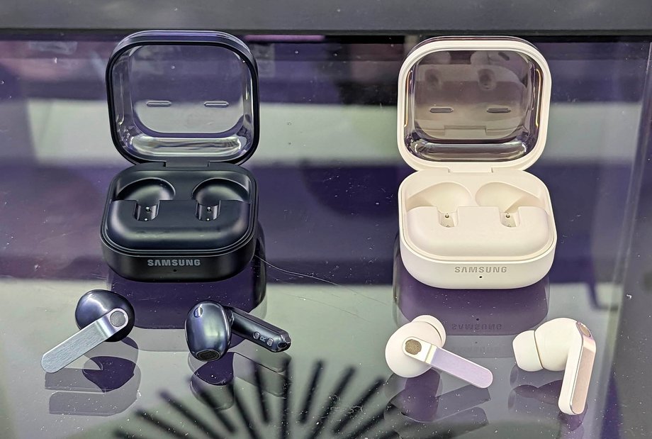 Two pairs of Bluetooth headphones also debuted with the Galaxy S26 series - in-ear Galaxy Buds 4 and in-ear Galaxy Buds 4 Pro