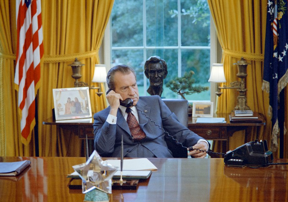 Nixon miał najniższe wskaźniki poparcia tuż przed odejściem ze stanowiska, na kilka dni przed rezygnacją.