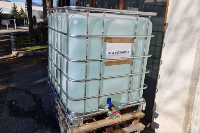 Potable water tank installed by Curtea de Argeș City Hall | Photo: Facebook.com / Curtea de Argeș City Hall