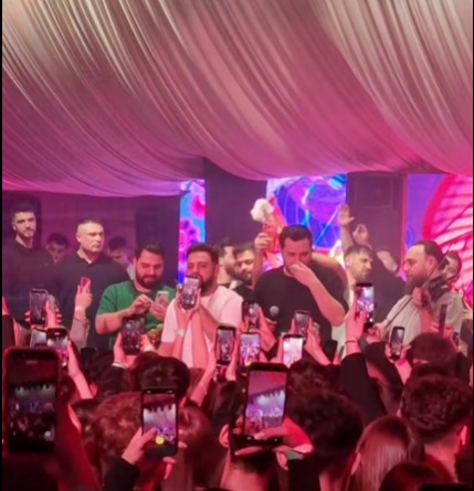 The hall was delirious when the singer Lele took the stage. PHOTO: FB page of psychologist Mihai Copăceanu