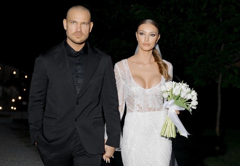 PHOTO The singer Peter Pop and his wife, a former national handball player, enter the real estate market