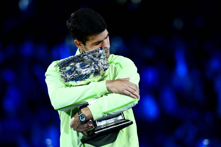 Carlos Alcaraz with the Australian Open trophy / Imago Images Carlos Alcaraz, before the start of the Doha tournament: