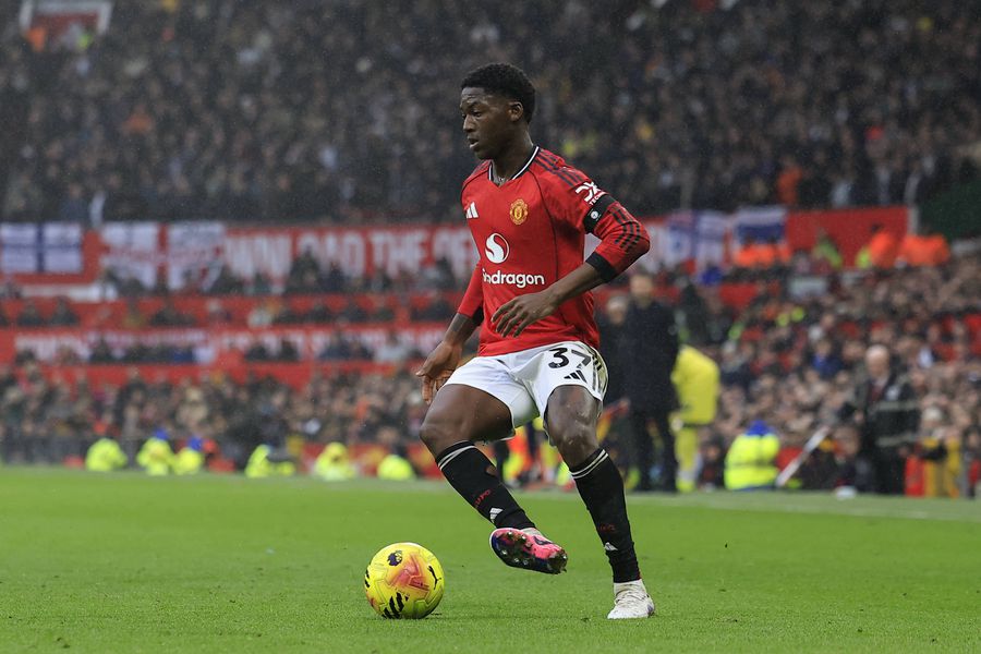 Kobbie Mainoo in the Manchester United match Arsenal legend slams Ruben Amorim for treatment of Manchester United star