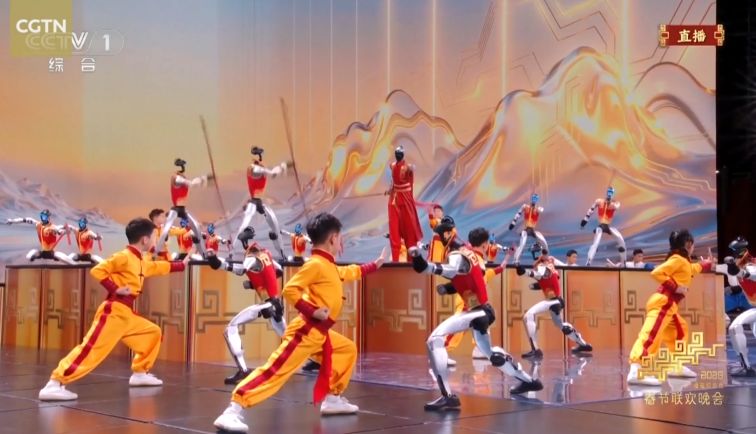 VIDEO Amazing footage: Humanoid robots do Kung Fu with masters in the most watched TV show on the planet
