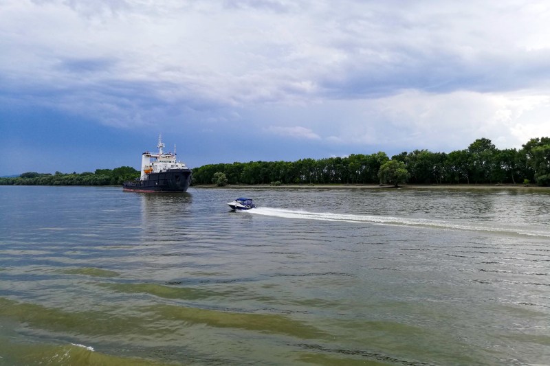 A Romanian ship sank in the Sulina channel. Captain Tulcea is investigating the circumstances of the accident