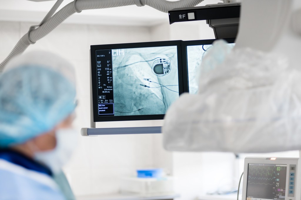 Heart simulator in an operating room. Photo: Igor Goncharov | Dreamstime.com