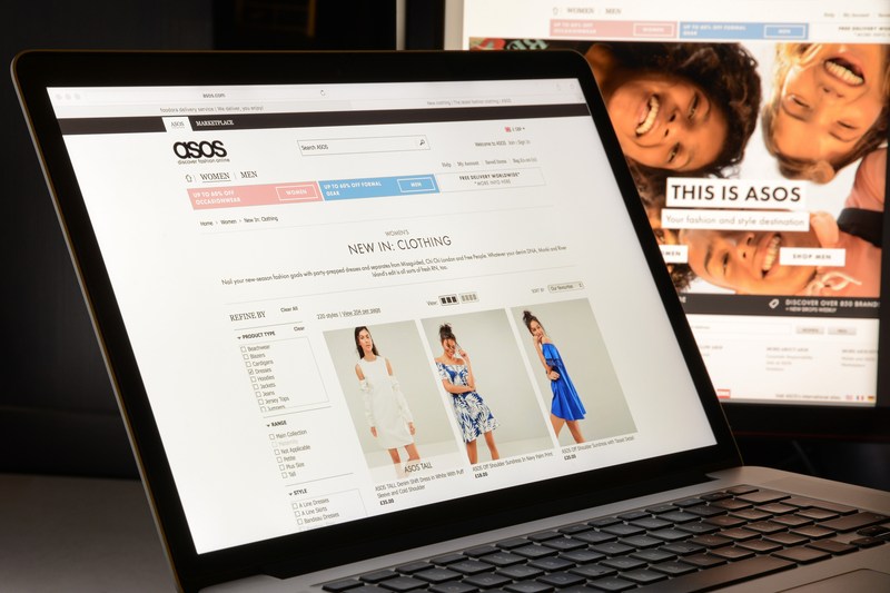 The co-founder of one of the world's leading online clothing stores has died after falling from a floor