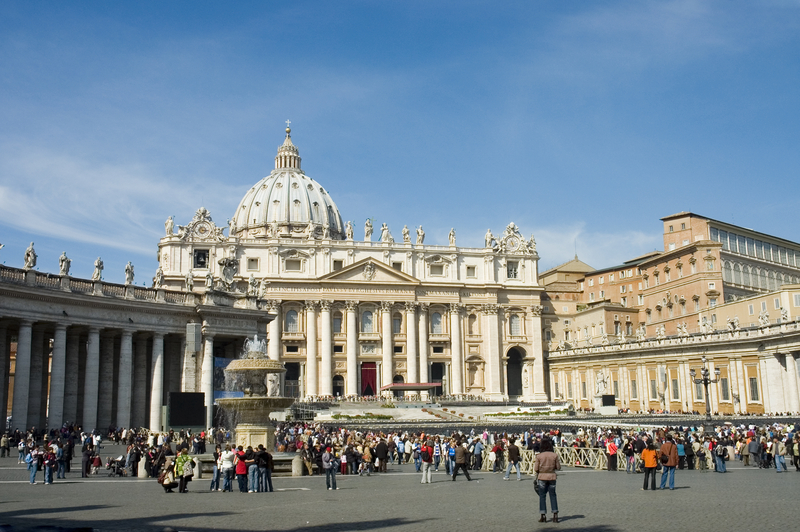 The announcement made by the Vatican for tourists, before the anniversary of St. Peter's Basilica. Among the novelties, a cafe on the terrace of the basilica