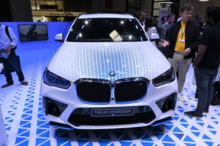BMW iX
