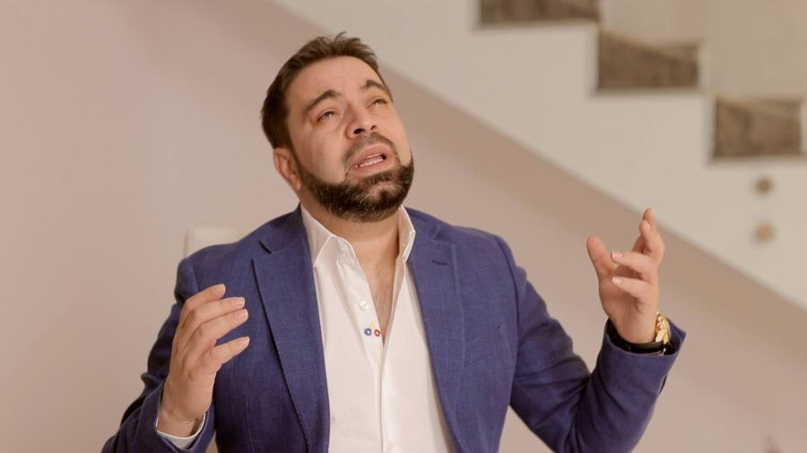Among those targeted by the Police raids would be people close to the manelist Florin Salam They had a blast in the group! UNPRECEDENTED arrests in Romania » 4 arrest warrants issued: footballer Gabi Matei is on the list! What's going on with Paul Papp's brother