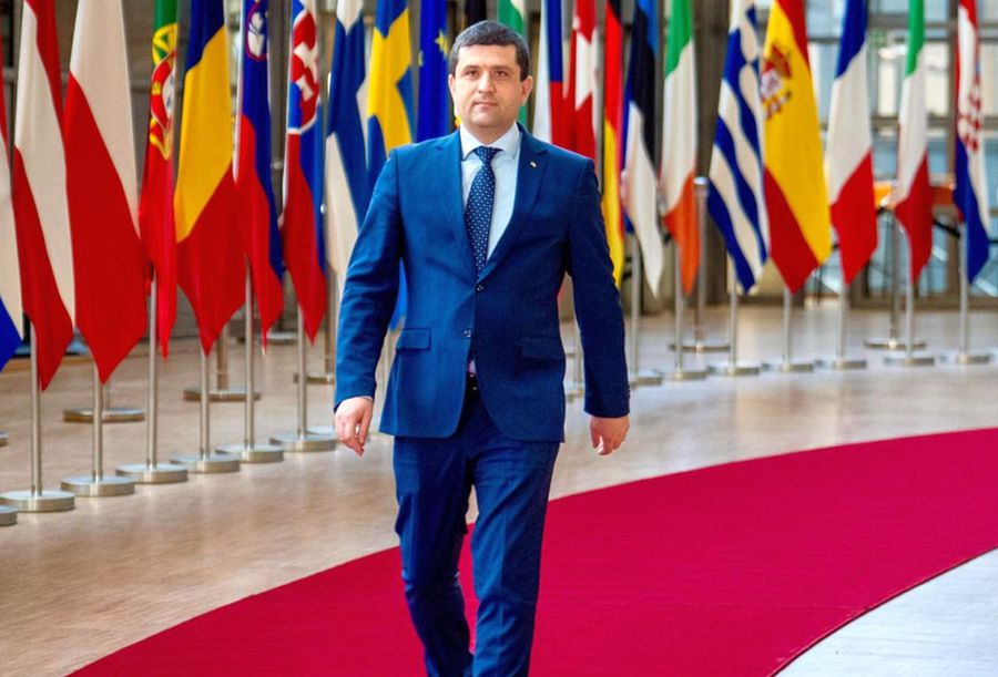 Gigi Becali has a new rival in Romanian politics: 