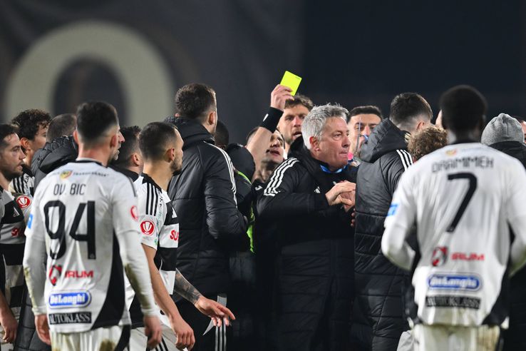 Cristiano Bergodi jumped at the chance after CFR Cluj - U Cluj / PHOTO: Imago