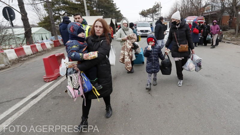 Ukrainian refugees in Siret customs, Photo: Agerpres