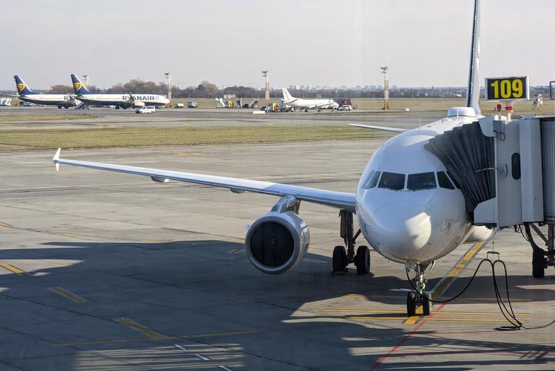 Airplanes at Otopeni Airport, Photo: HotNews.ro / Victor Cozmei