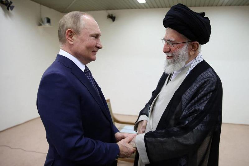 Vladimir Putin with Ayatollah Ali Khamenei, the supreme leader of Iran, Photo: SalamPix-Abaca / Shutterstock Editorial / Profimedia