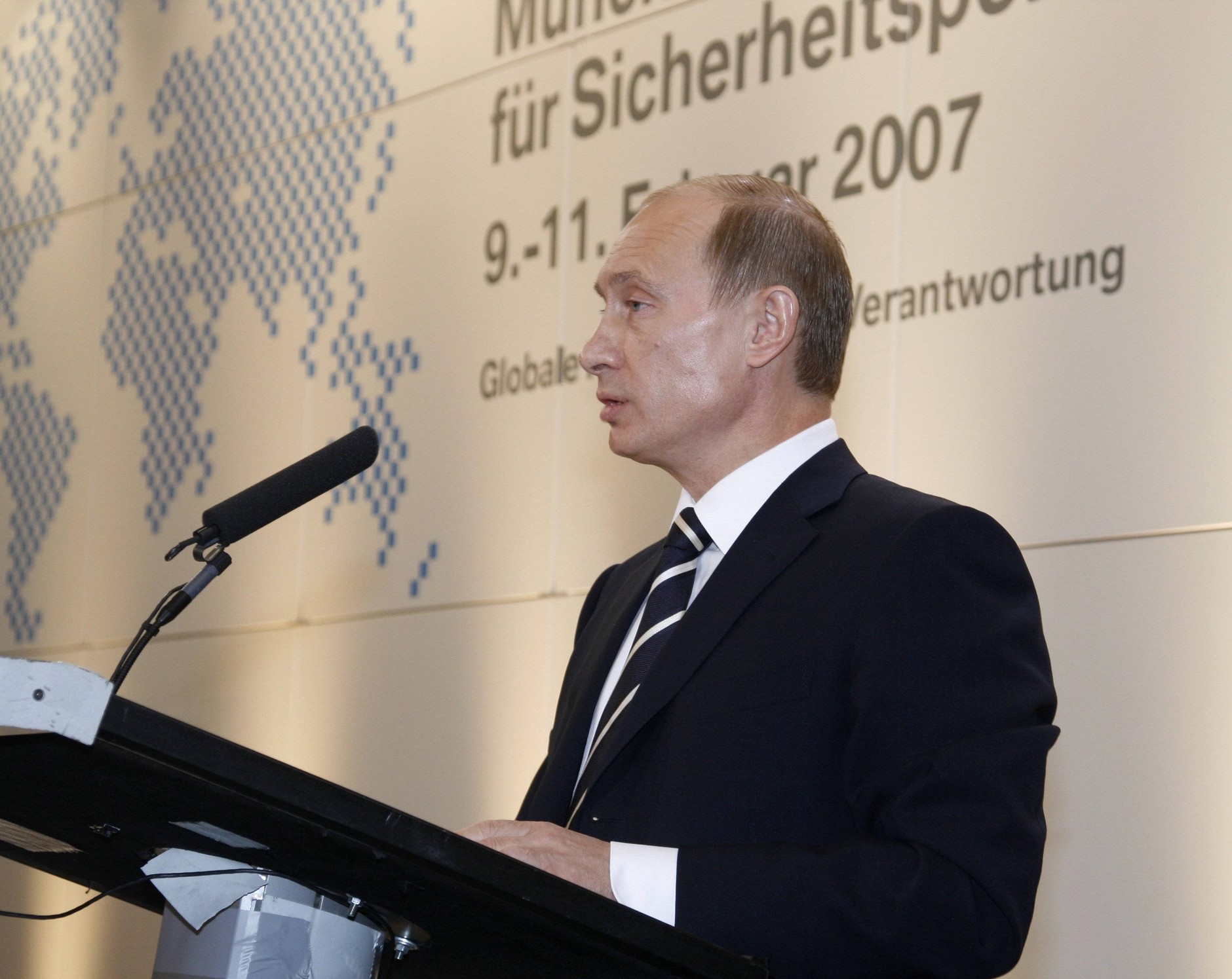 Prezydent Rosji Władimir Putin podczas 43. konferencji poświęconej polityce bezpieczeństwa w Monachium, Niemcy, 10 lutego 2007 r.