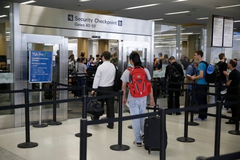 Major change at US airports: Trump administration suspends passenger fast access / Democrats accuse 'deliberate sabotage'