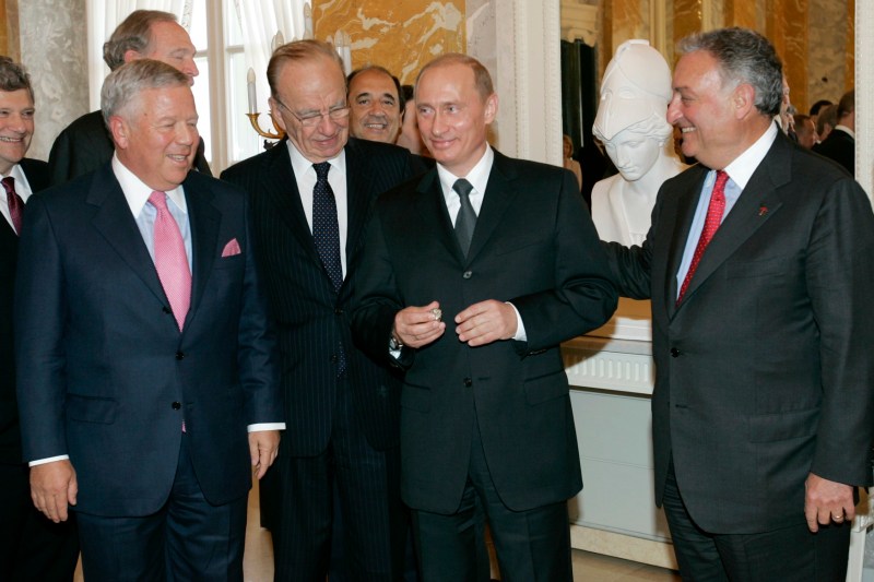 The story of the Super Bowl championship ring left in the Kremlin: 