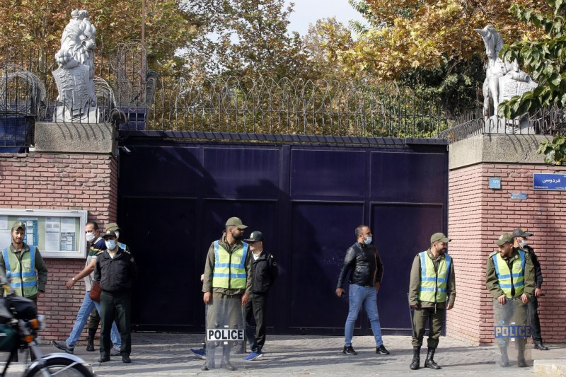 After US ambassador to Israel advises staff to leave country, UK now withdraws embassy staff from Iran /