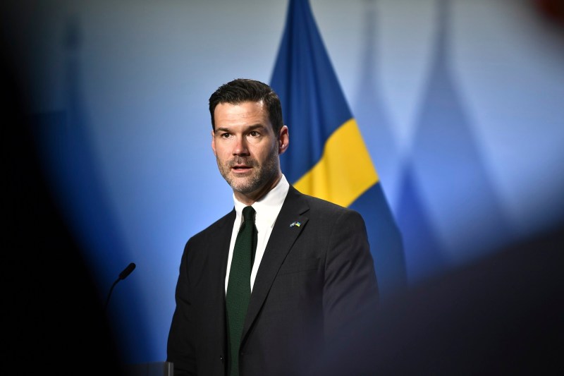 Sweden to tighten citizenship rules to reduce immigration:
