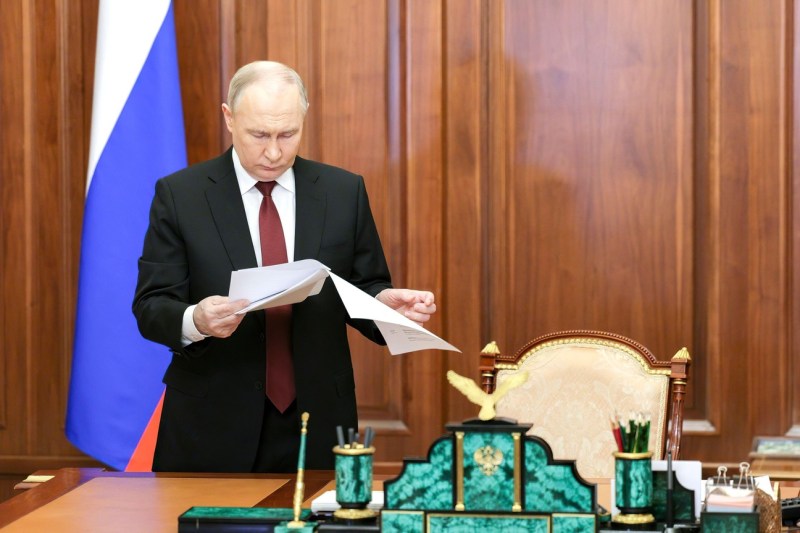Putin signed the law that digitally isolates Russia: FSB, absolute control over phones and internet