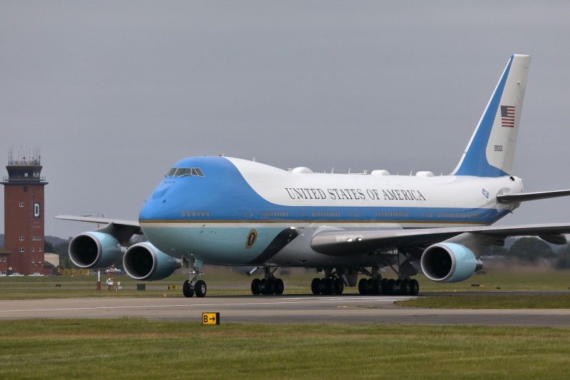 Air Force One will be painted in Donald Trump's favorite colors – gold, red, white and navy blue