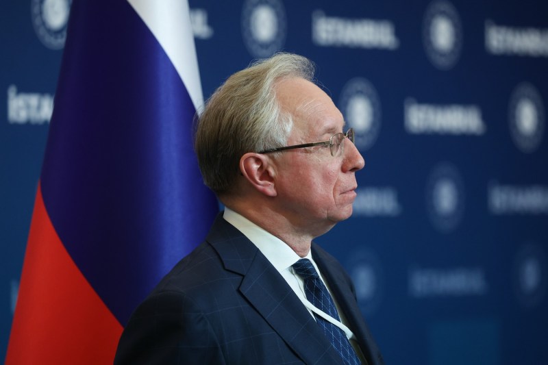 Russia demands that Ukraine be placed under