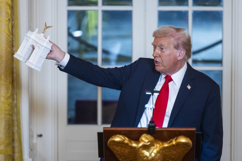 Trump wants to build a grand triumphal arch in Washington. 