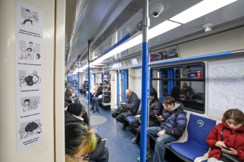 Moscow authorities have the right to monitor the phones of passengers in the metro. What is the pretext