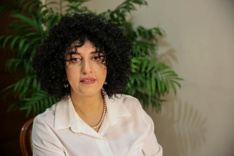 Nobel laureate Narges Mohammadi, sentenced to prison again. What his lawyer says
