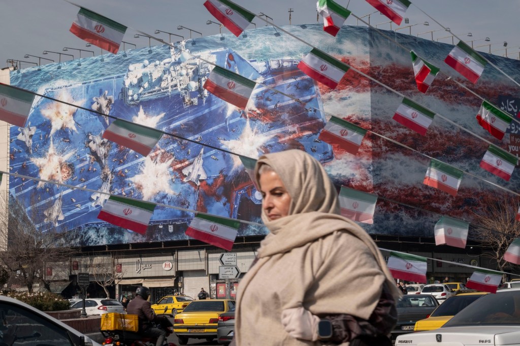 An anti-American propaganda billboard shows an illustration of the destroyed US aircraft carrier Abraham Lincoln, Tehran, Iran, January 28, 2026. Photo: Morteza Nikoubazl/NurPhoto/Shutterstock Editorial/Profimedia