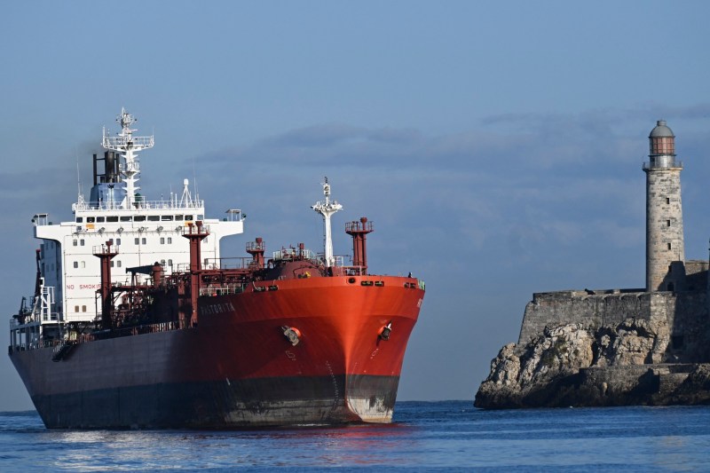 VIDEO Oil tanker 