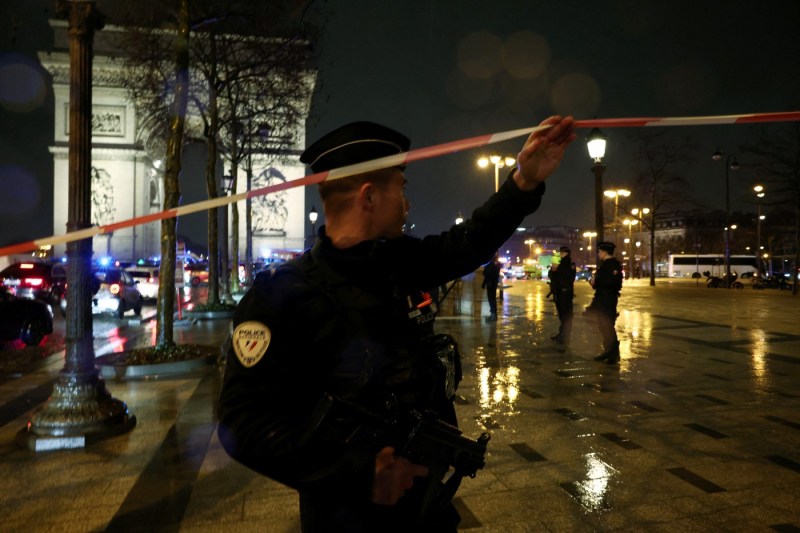 Armed incident near the Arc de Triomphe in Paris. The anti-terrorism prosecutor's office opened an investigation