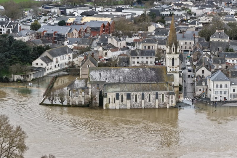 France under red flood code after storm. Warning: Europe must prepare for a 3°C warmer world
