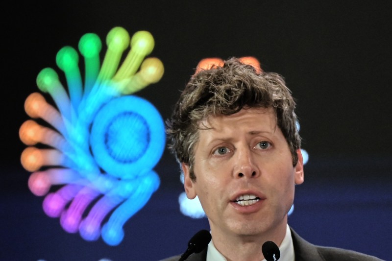 Sam Altman compared the energy consumption of all humans who have ever lived to that of AI, to make a demonstration