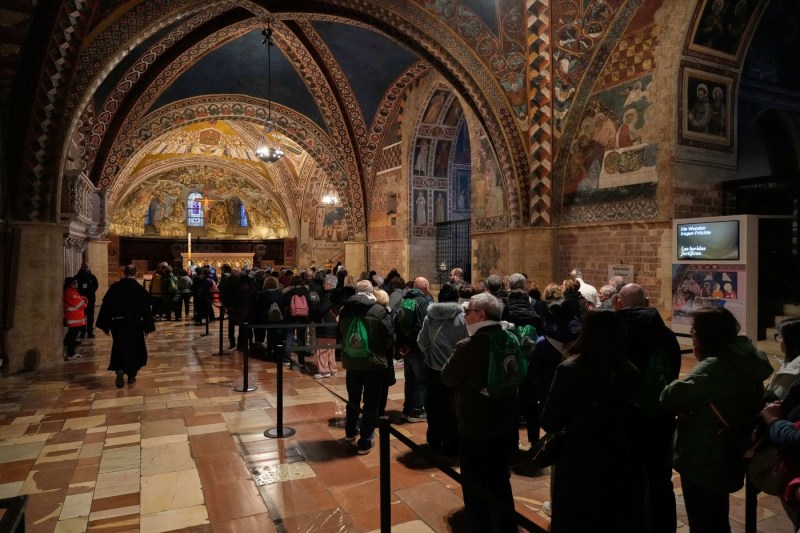 PHOTO Historical premiere in Italy: The relics of a saint from the 13th century, exposed to the public. Hundreds of thousands of visitors, expect