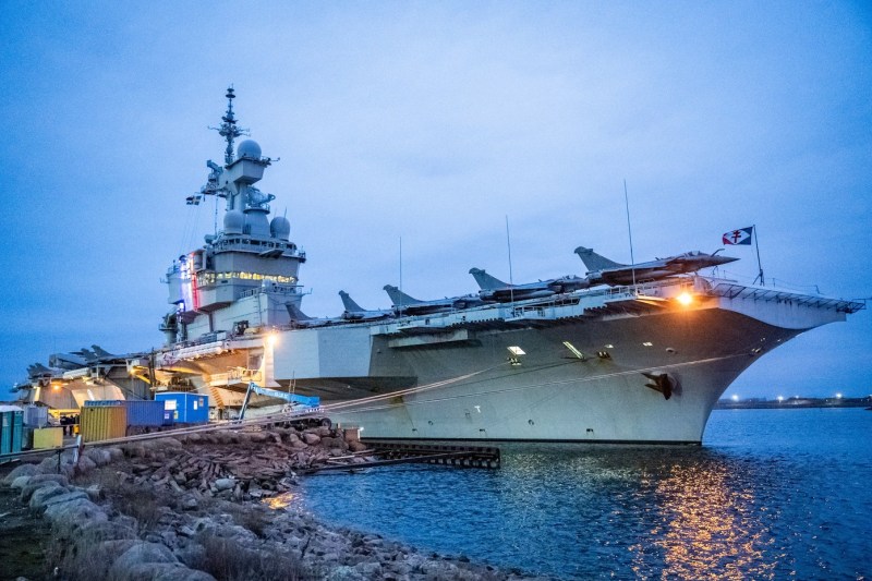 The drone that tried to approach a French aircraft carrier was launched from a Russian ship. The reaction of the Swedish army