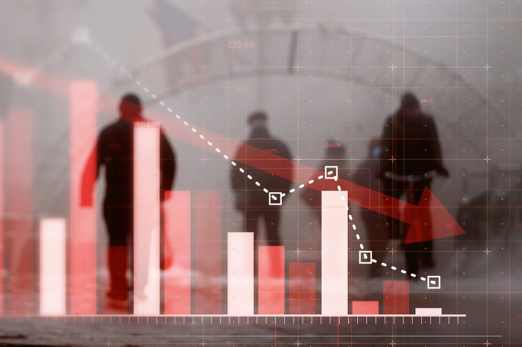 Recession, illustrative image. Photo: Shutterstock. Collage: Ion Mateș / HotNews