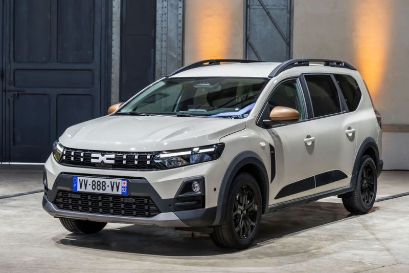 PHOTO The new Dacia Jogger facelift, with the 1.8 liter hybrid engine, can be ordered in Romania