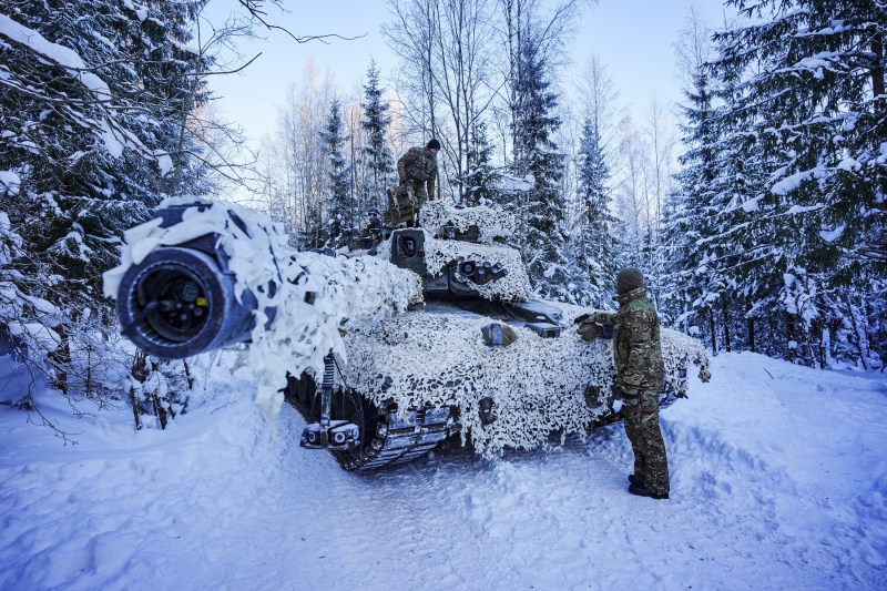 Alarm signal given by British and German army chiefs. 