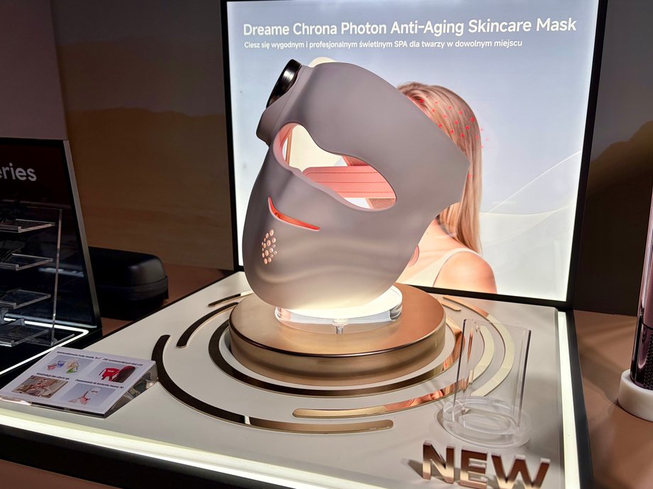 A mask that delays the effects of facial skin aging