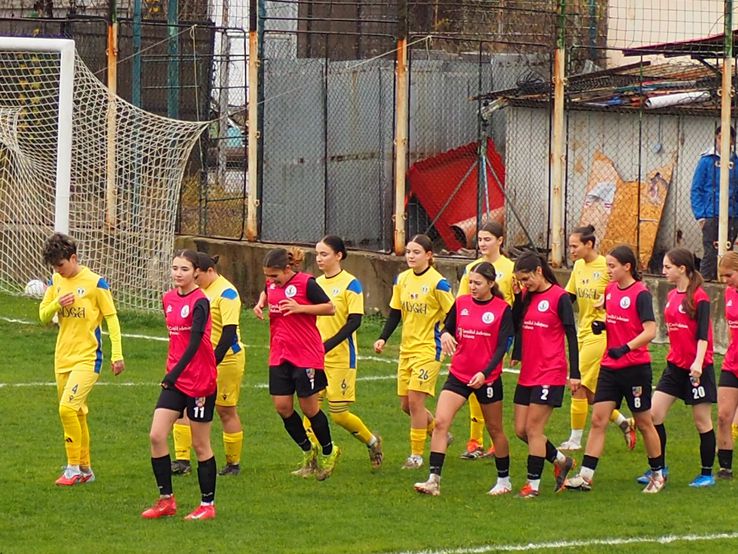 Images from ACS Prahova Ploiesti - Petrolul Ploiesti, Estera Prunar (number 8)