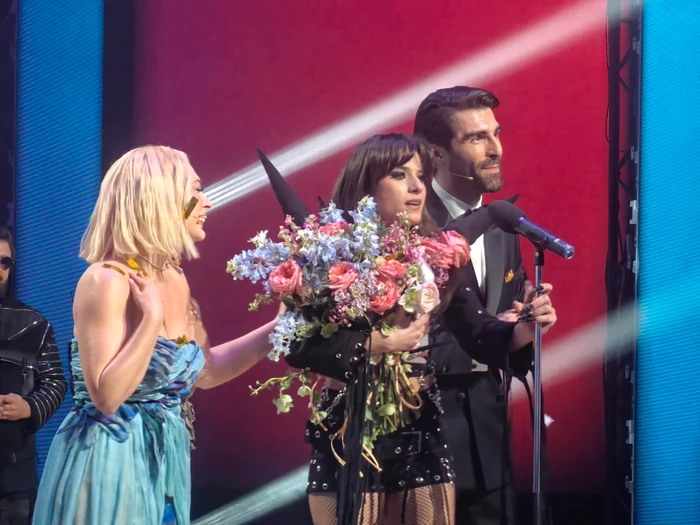 Alexandra, together with presenters Daniel Nuță and Giulia Nahhmany PHOTO Adevărul