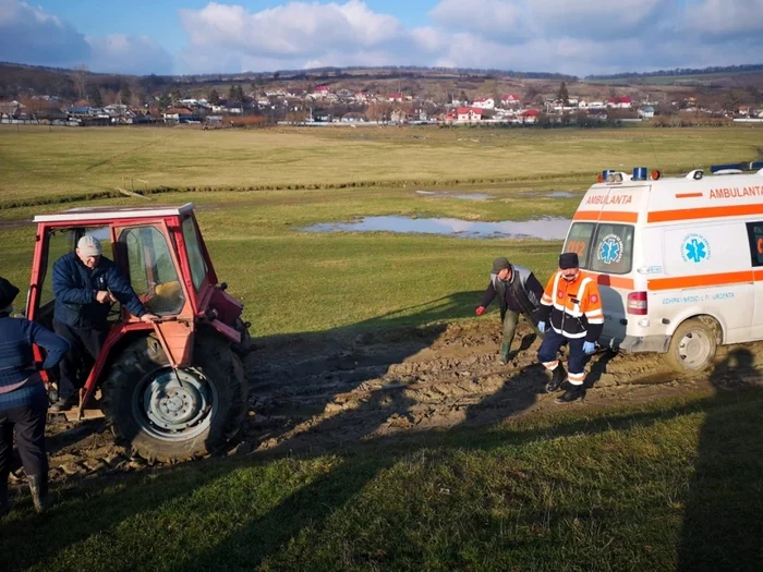 Ambulance stuck in the mud PHOTO: Archive