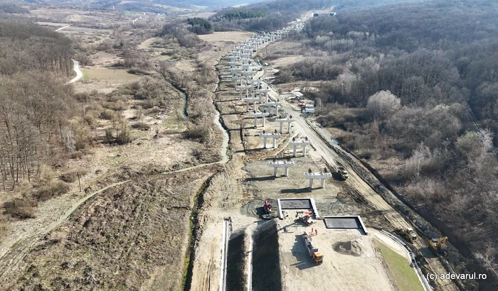 The 1.1 kilometer viaduct. Photo: Daniel Guță. TRUTH
