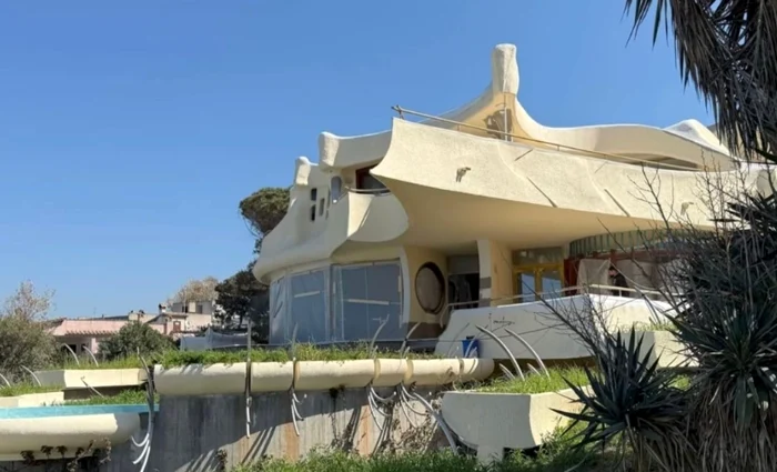 The villa bought by Lidia Negoiță from the street PHOTO: snoop.ro