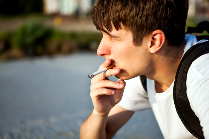 Smoking in public spaces, prohibited for minors PHOTO: Shutterstock