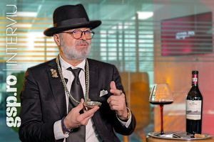 The former manager of the Superliga is now... a sommelier! 