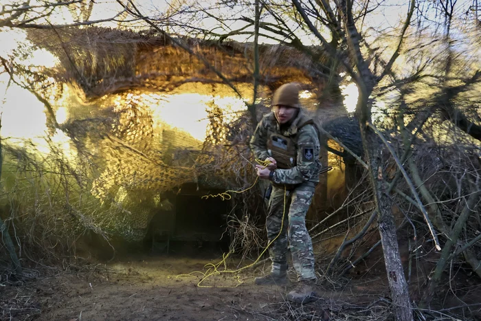 Ukrainian soldier wields a Paladin howitzer on the front PHOTO Profimedia